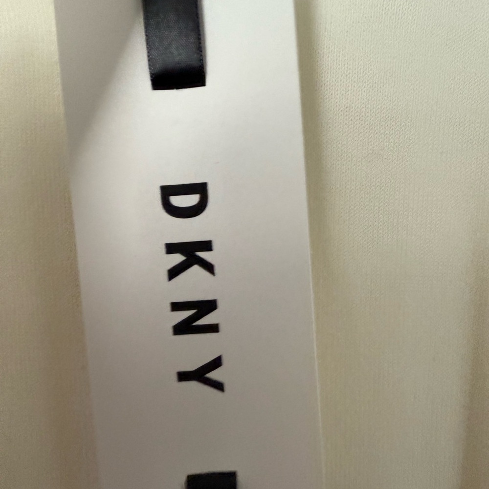 NWT DKNY Ivory Sweater. Size M - Picture 7 of 10